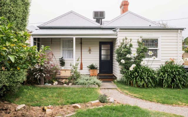 Belinda's listing on misterb&b - back garden 