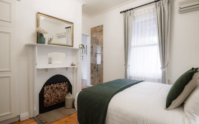 Historic Benambra Boutique Hotel - built c1883 - Lonsdale Suite - Picture 8