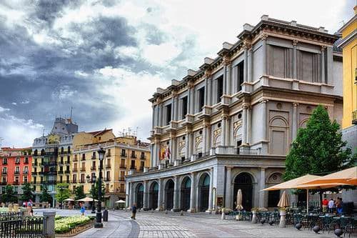 Royal Palace Guest Bedroom Suite