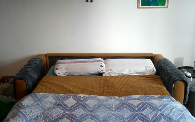 Sofa bed in Montreuil, 20 mins to Paris