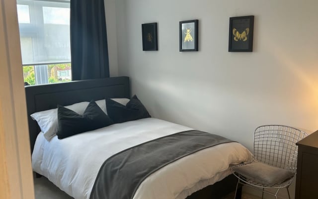 Zimmer in 2-Bett-Wohnung 25 Zugfahrt zum Zentrum