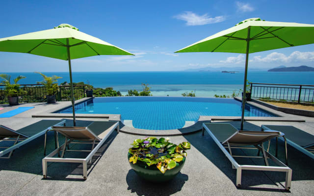 Villa à couper le souffle avec vue sur l'océan, grande piscine à débord