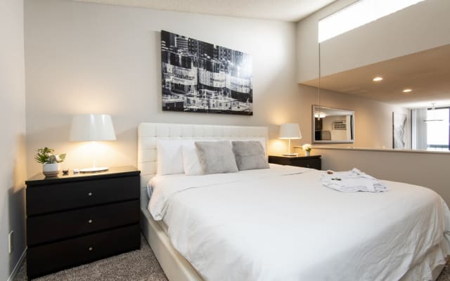 Skyline Terrace Jr 1-Bedroom with Balcony and Roof-Top Pool - Picture 7