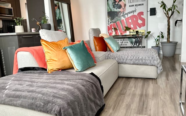 Private 2-BR 2-Bath Apartment in the center of West Hollywood