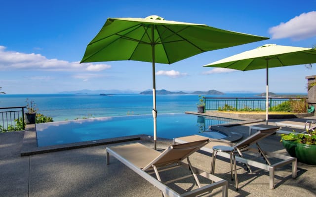 Villa à couper le souffle avec vue sur l'océan, grande piscine à débord