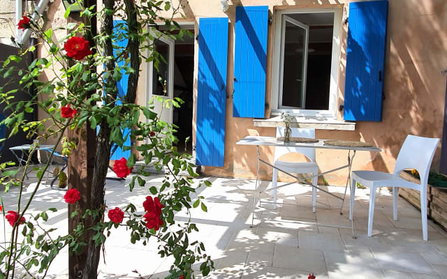 Gite 2 pers. in the heart of nature, Pyrenees view, swimming pool