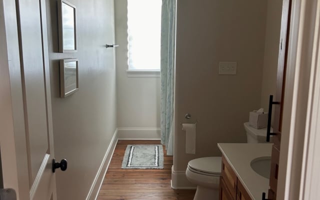 Steve's listing on misterb&b - Private bathroom, with shower.
