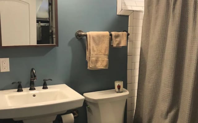 Cozy, private suite with friendly host in walkable Mpls neighborhod