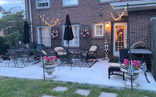 Anúncio de Michael em misterb&b - Large patio with grill. Southern facing exposure

This is the door you’ll use the keypad for entry. 