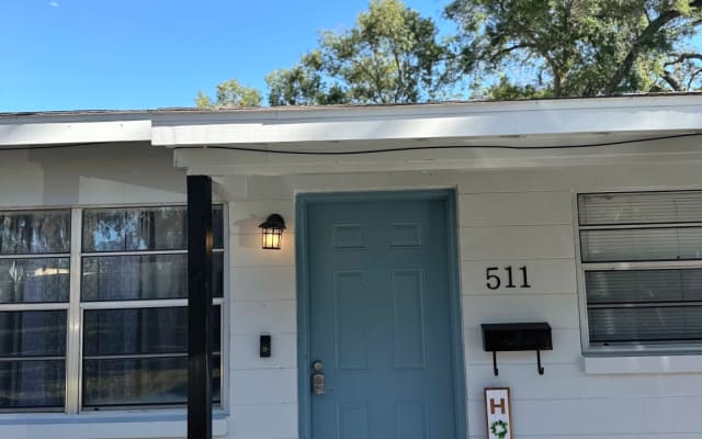 Historic Downtown Apartment