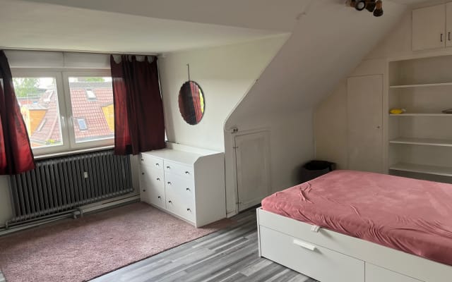 Camere belle e tranquille in un vivace quartiere di Stoccarda