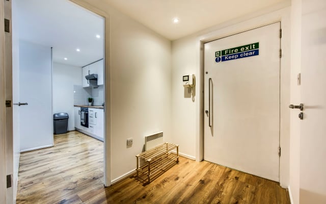 That Cosy Stay- Fantastic Two-Bed Apartment (E15) - Photo 16