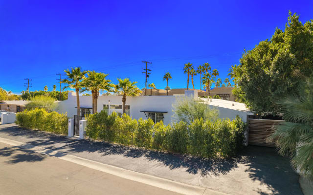 Privates Gästehaus mit Pool und Spa