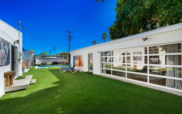 Private guest house with pool and spa