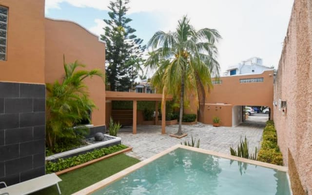 Beach House In Zona Hotelera with Pool