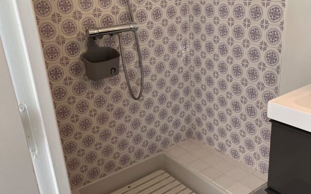 Habitación muy bonita - baño privado - desayuno gratuito...