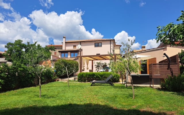 Casa Mirelia para dos con jardín y bañera de hidromasaje