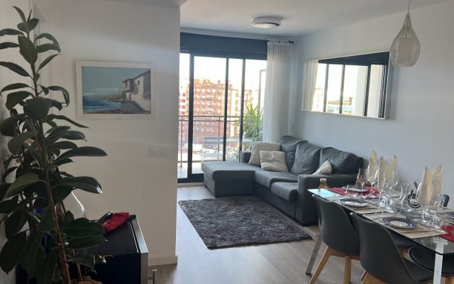 Quarto com casa de banho privativa num apartamento recém-construído...