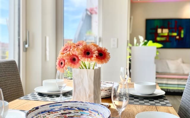 Penthouse ensoleillé avec jardin sur le toit et balcon à Lichtenberg