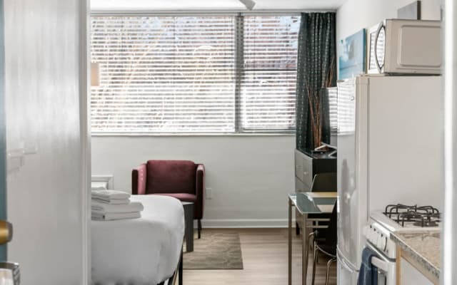 (CCK) Estudio moderno, cerca de Midown, a 1 cuadra de MARTA