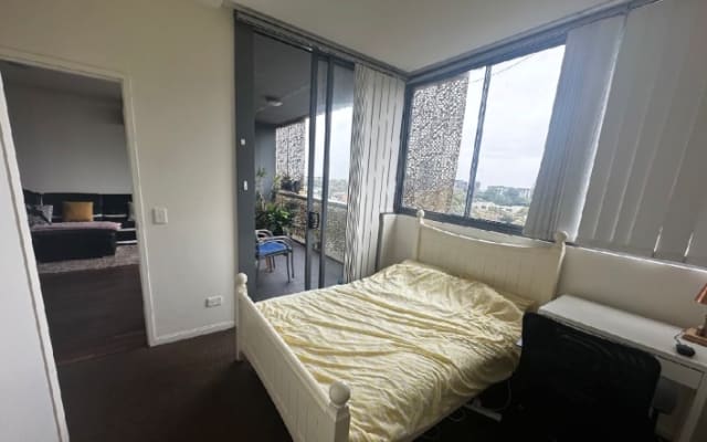 Camera privata in appartamento moderno a Zetland con vista sulla città