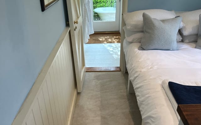 Remote hut set in beautiful Kent Downs
