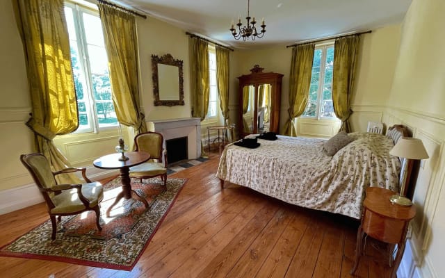 Petit chateau fluviale a Le Temple sur Lot - Chambre Soleil