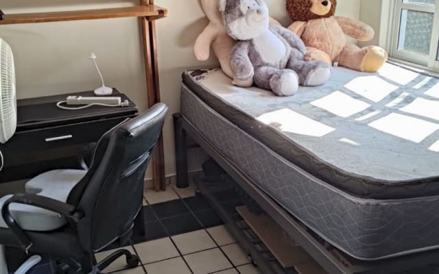 Private room located in a privileged area.