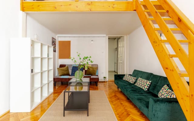 Vibrant “pink” apartman in heart of Budapest
 - Picture 2