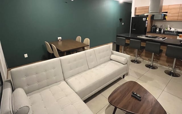 Zimmer in Wohnanlage mit Fitnessstudio und Schwimmbad