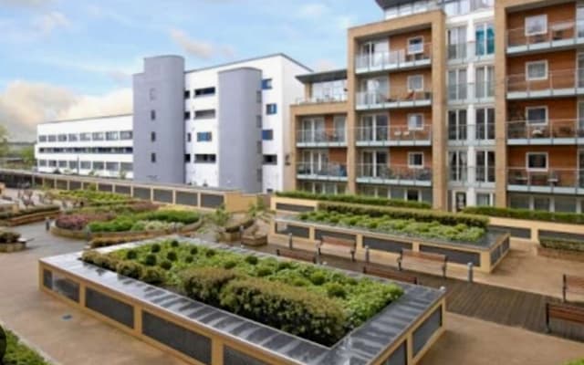 Bright spacious one double bedroom flat at Battersea Power Station - Picture 6