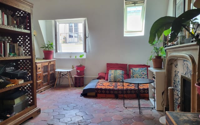 Room in shared appartment - Marais