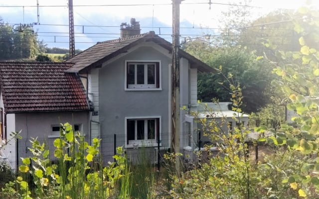 Bonito quarto privado com casa de banho numa antiga casa de comboios