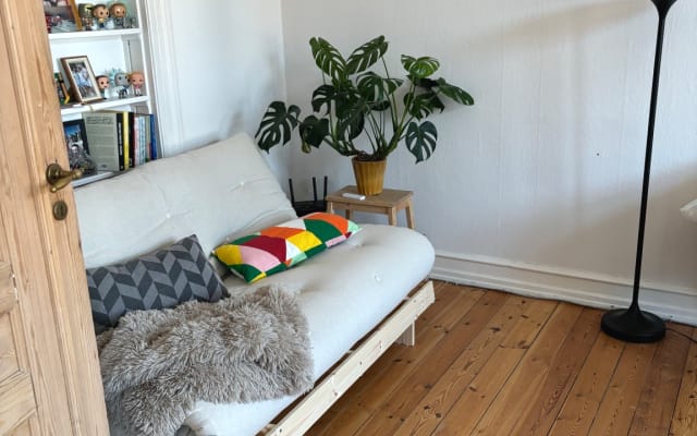 Perfect room for single traveller in our charming flat - Picture 11