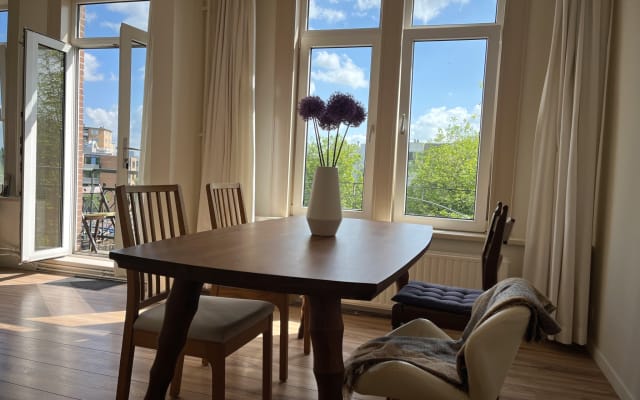 Cosy, sunny apartment in Oud-West Amsterdam