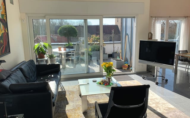 Penthouse— mit allen Sinnen genießen! Im Grünen mit guter 
Anbindung