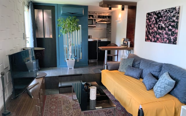 Petit loft cosy avec la Ville de Nice sur fond Méditerranéen pour vue!