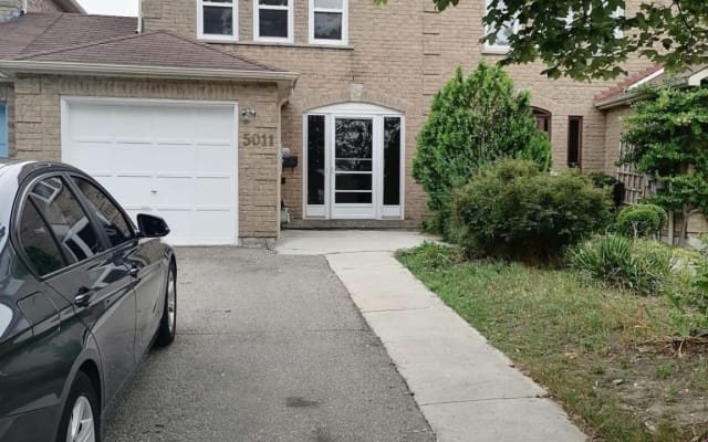 Spacious Basement with a glamorous garden in downtown of Mississauga