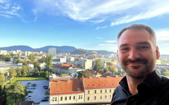 Vue sur le Schloßberg dans le penthouse