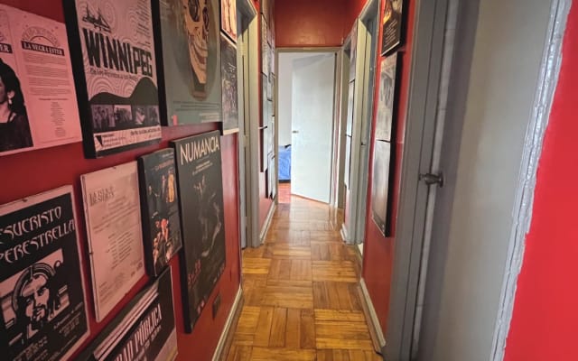 Spazioso appartamento di 120 m2. 4 camere da letto. Ottima posizione.