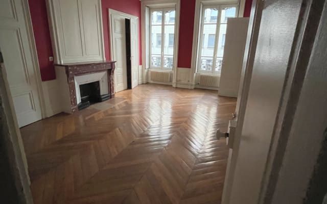 Appartement de 130m2 plein centre de lyon, accessible par transports