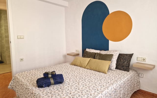 Bright room in cozy apartment near Joaquin Sorolla