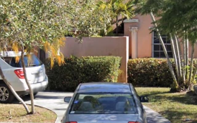 Low Key Room In The Suburbs of Miami Dade / Cutler Bay