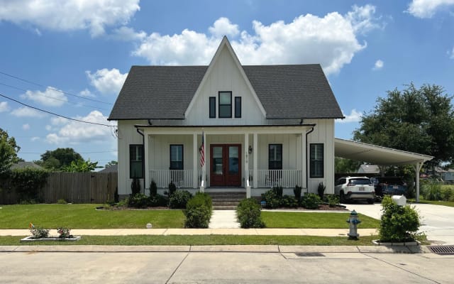 New Spacious Home (With Private Pool) 5 Miles from French Quarter!