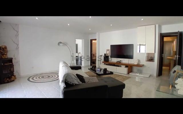 Habitación en una villa con piscina privada