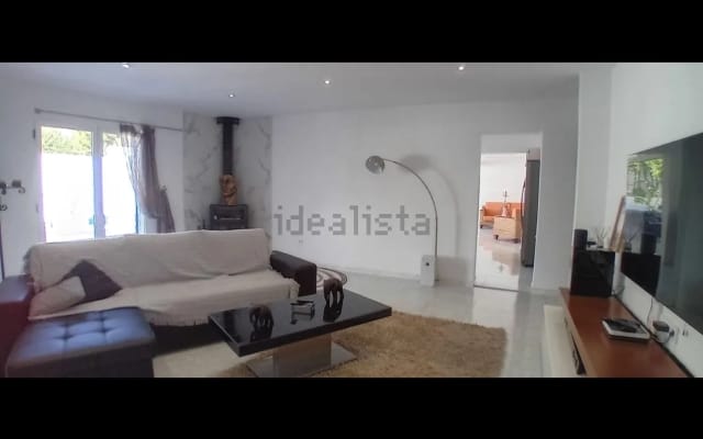 Habitación en una villa con piscina privada