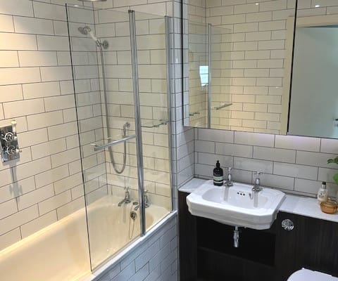 Wembley Park - Metres from the stadium and 11 mins to the City!
