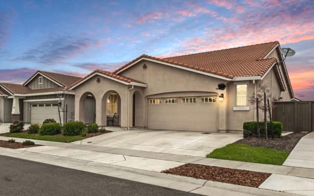 Hola tengo una habitación en el oeste de Roseville.