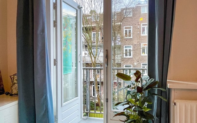 Esta acogedora habitación en Amsterdam Oeste con balcón para 2...