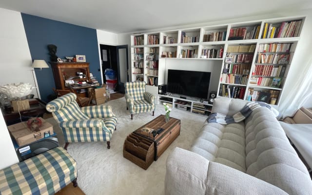 Comfortable room, connected to all sights, with outdoor area